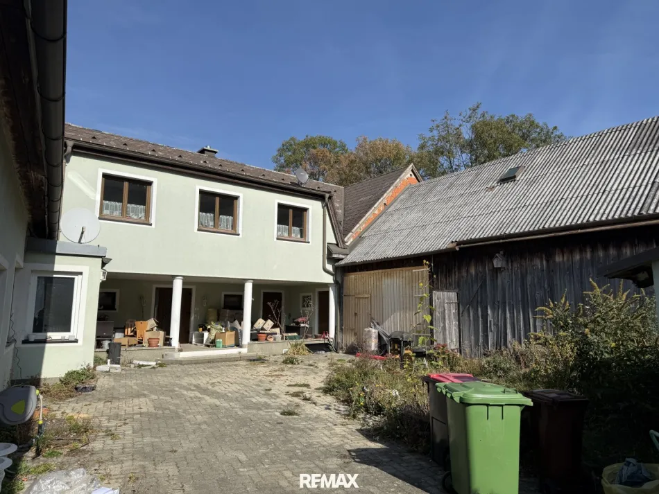 Wohnzimmer mit direktem Blick auf die eigene Pferdekoppel! - Bild