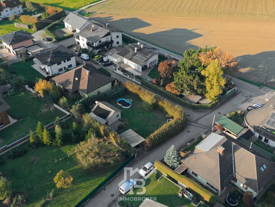 Baugrund ohne Bauzwang in Wilhering-Reith – 654 m² mit Gartenhaus und Pool - Titelbild