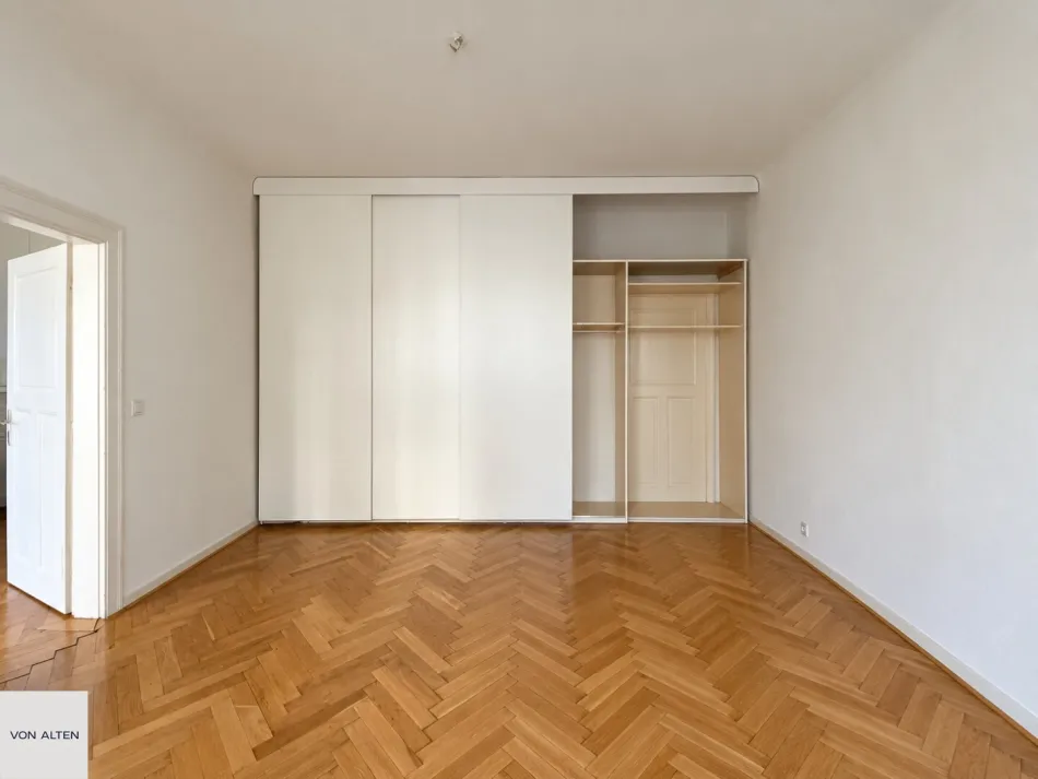 Helle 2-Zimmer-Eckwohnung mit Altbaucharakter und Kamin - Bild