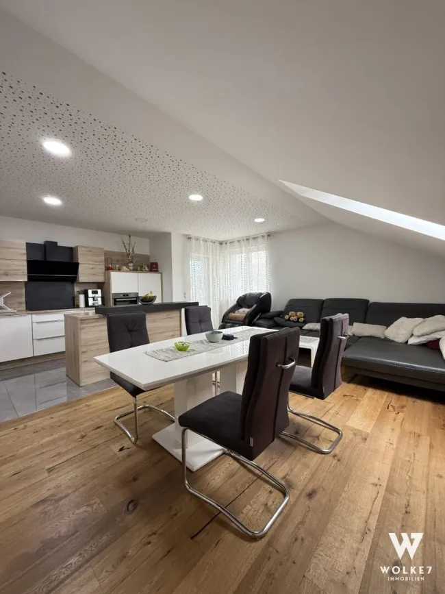 *SEIERSBERG-PIRKA* sehr gut aufgeteilte Dachgeschosswohnung mit Balkon und 2 Parkplätzen - Titelbild
