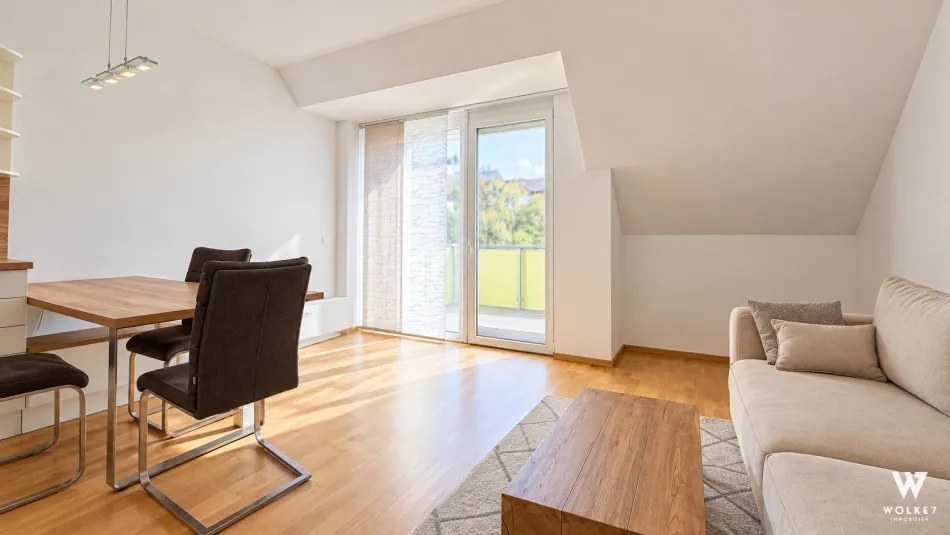 Lichtdurchflutete 2-Zimmer-Wohnung mit zwei Balkonen & XXL-Garagenstellplatz | Nähe U3 - Titelbild