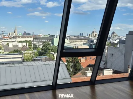 Wiener Panorama durch die Glasfront