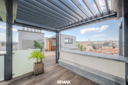 Terrassenplatz unter der Pergola