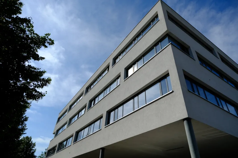 Klimatisierte Bürofläche 126 m² mit Parkplätzen zu vermieten! - Bild