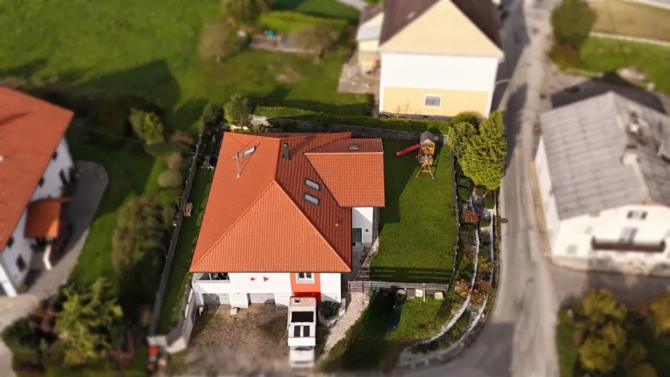 Großzügiges Mehrfamilienhaus mit 232 m² Wohnflächenpotenzial und 113 m² Kellerfläche – modernisiert und vielseitig nutzbar, Garten, Terrasse und 2 Garagen - Bild