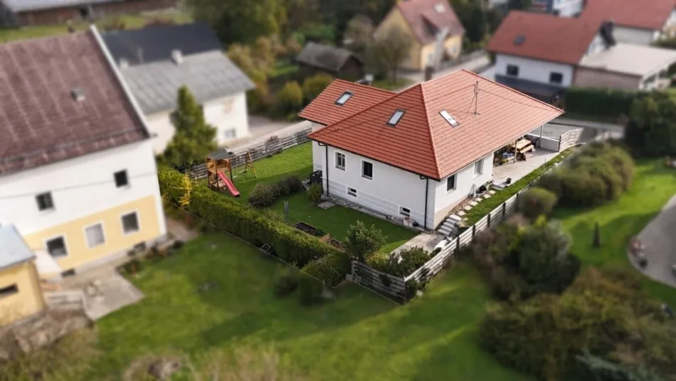 Großzügiges Mehrfamilienhaus mit 232 m² Wohnflächenpotenzial und 113 m² Kellerfläche – modernisiert und vielseitig nutzbar, Garten, Terrasse und 2 Garagen - Bild