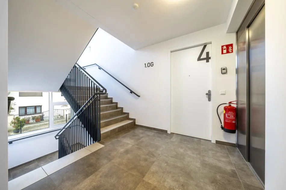 ***2-Zimmer-Neubauwohnung inklusive Küche mit Südbalkon in absoluter Ruhelage auf Eigengrund*** - Bild
