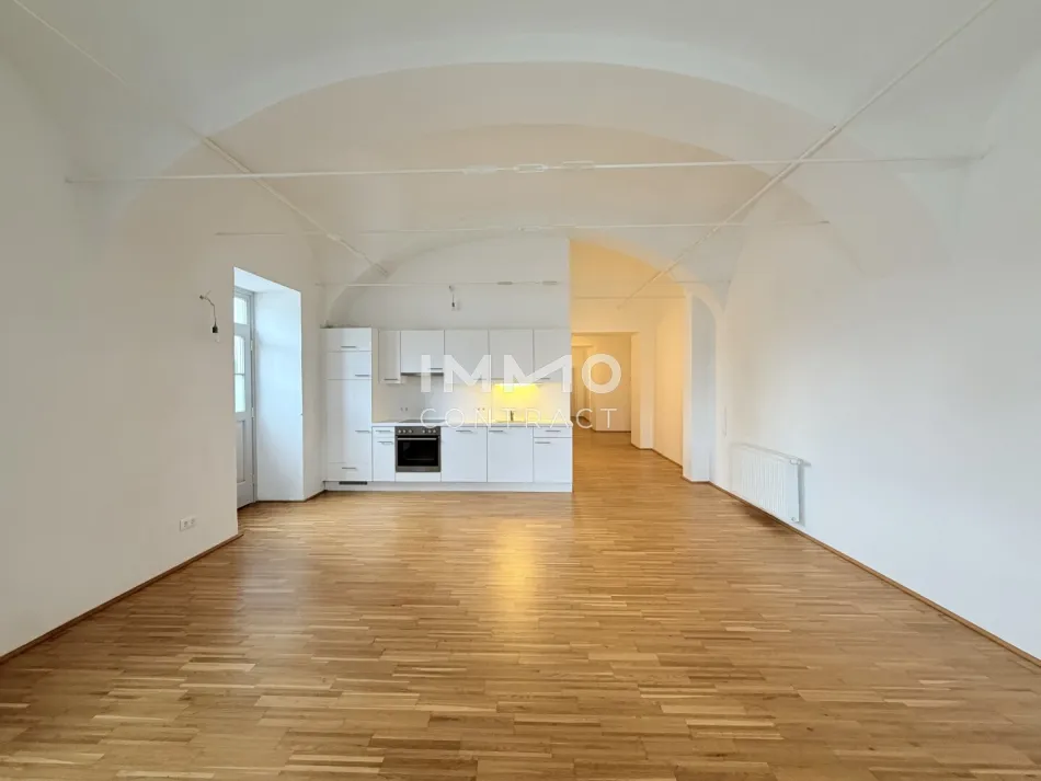 SCHLOSS NEUSIEDL – STILVOLLE 4-ZIMMER-RESIDENZ MIT 113 M² IM HISTORISCHEN SCHLOSSAMBIENTE - Titelbild