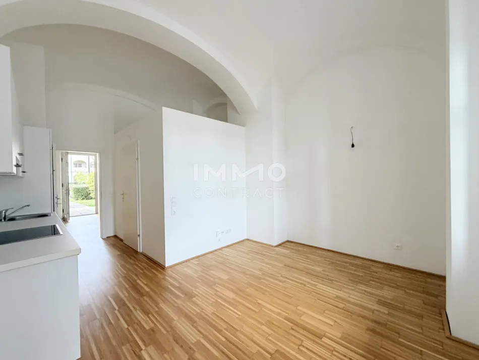 SCHLOSS NEUSIEDL – KLEIN, ABER FEIN! CHARMANTES GARTENAPARTMENT MIT TERRASSE UND EIGENGARTEN - Titelbild