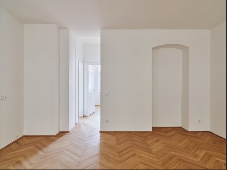 Seltenheit! 3Zi Altbauwohnung mit 2 Balkonen im Erstbezug - Hoher Standard!
