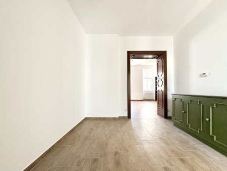 Stilvolle Altbauwohnung mit großen Räumen