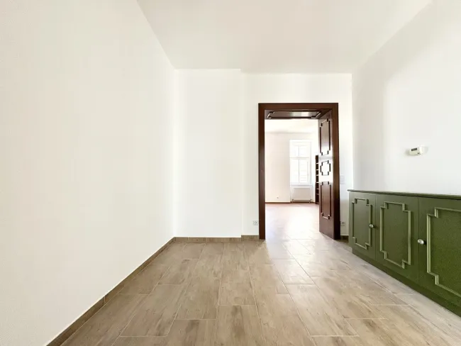 Stilvolle Altbauwohnung mit großen Räumen - Bild
