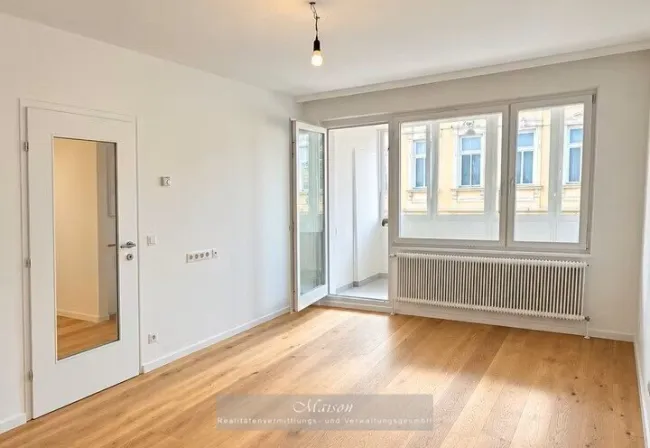 ERSTBEZUG NACH RENOVIERUNG - 3 ZIMMER MIT VERGLASTER LOGGIA NAHE SCHLOSS HETZENDORF - Titelbild