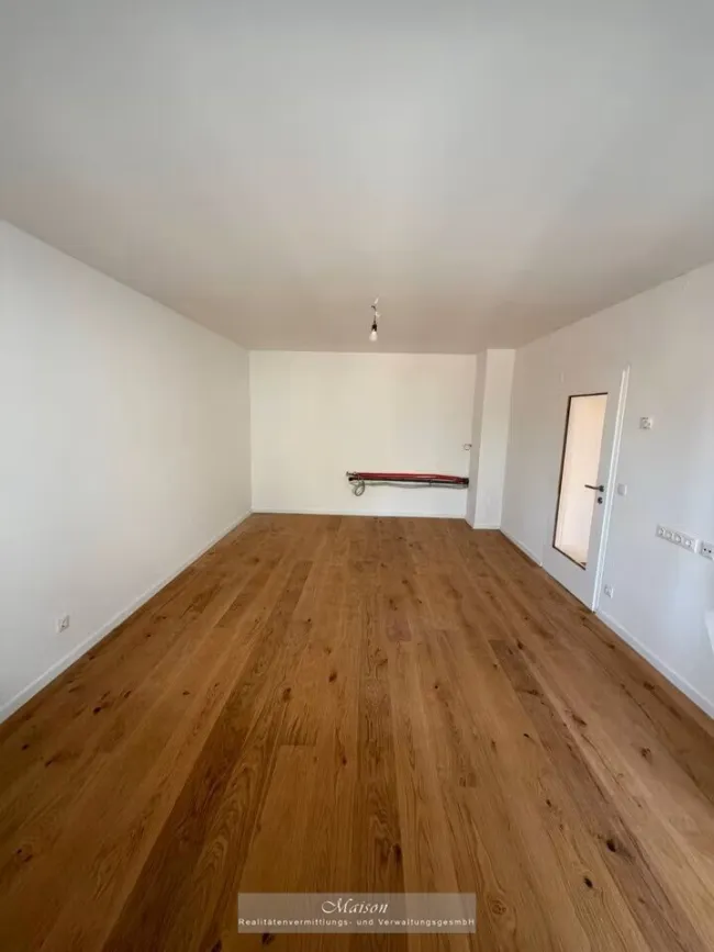 ERSTBEZUG NACH RENOVIERUNG - 3 ZIMMER MIT VERGLASTER LOGGIA NAHE SCHLOSS HETZENDORF - Bild