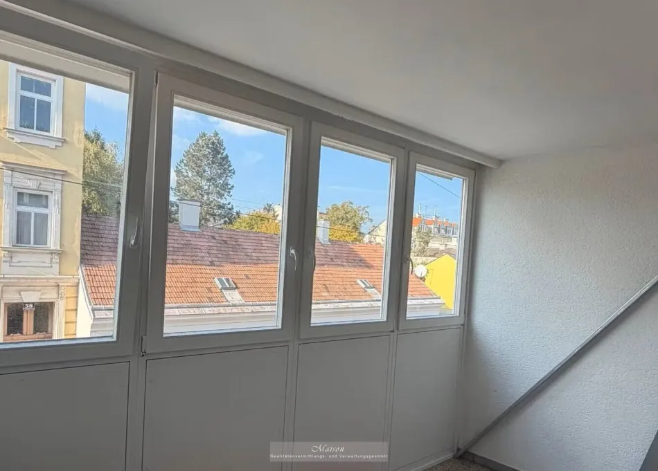 ERSTBEZUG NACH RENOVIERUNG - 3 ZIMMER MIT VERGLASTER LOGGIA NAHE SCHLOSS HETZENDORF - Bild