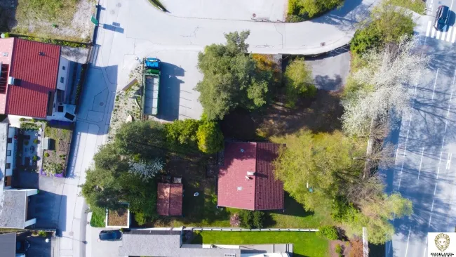 Traumhaftes Baugrundstück mit Altbestand in Tirol: 1291m² in Vomperbach - Bild