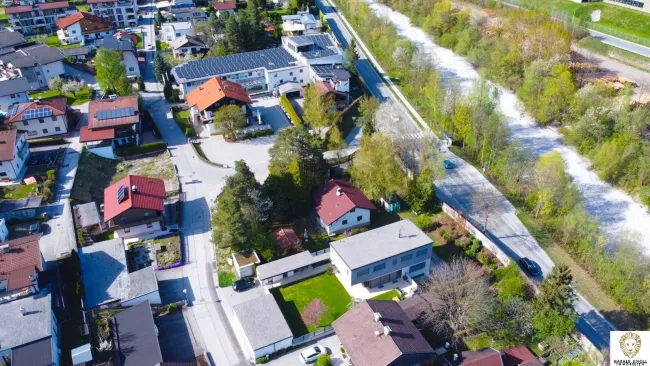 Traumhaftes Baugrundstück mit Altbestand in Tirol: 1291m² in Vomperbach - Bild