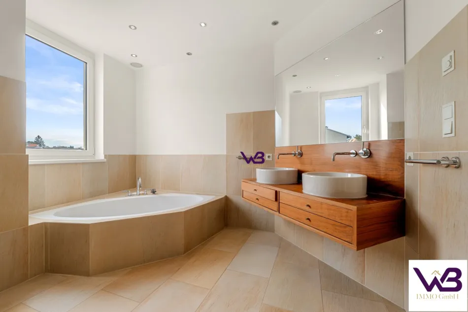 Exklusive 3-Zimmer-Dachgeschoss-Maisonette mit großzügigen Freiflächen, Dachgarten, Jacuzzi und KFZ-Stellplatz in Zentrumsnähe - Bild