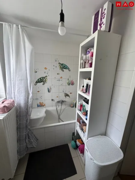 Badezimmer mit Wanne