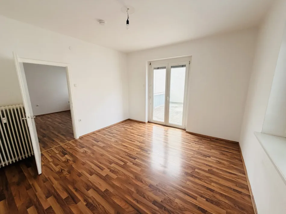 Großzügige Mietwohnung mit XL-Terrasse, Einbauküche & optionaler 24-m²-Garage! - Titelbild