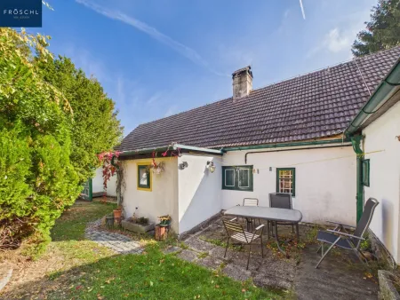 Rückseite des Wohnhauses mit geschütztem Gartenbereich