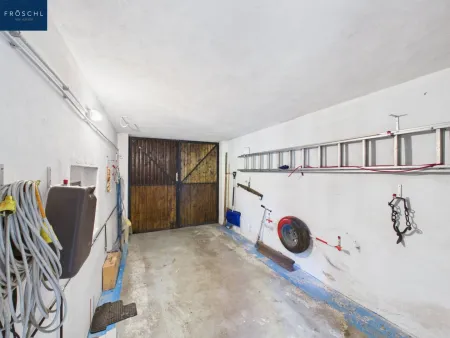 Garage mit zusätzlichem Stauraum