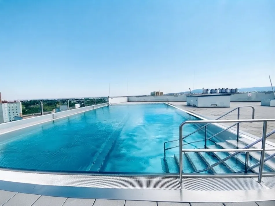PERFEKTE FAMILIENWOHNUNG MIT LOGGIA UND DACHPOOL & FITNESSRAUM - Titelbild