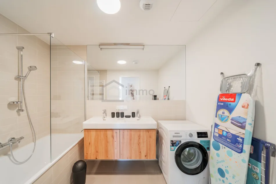 Familienfreundliche 3-Zimmer-Wohnung mit Loggia im VIENNA TWENTYTWO – Pool über den Dächern, Gym, all-inclusive | 1220 Wien - Bild