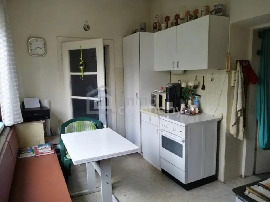 Sanierungsbedürftiges Haus auf 1580m² Grundstück - Bild