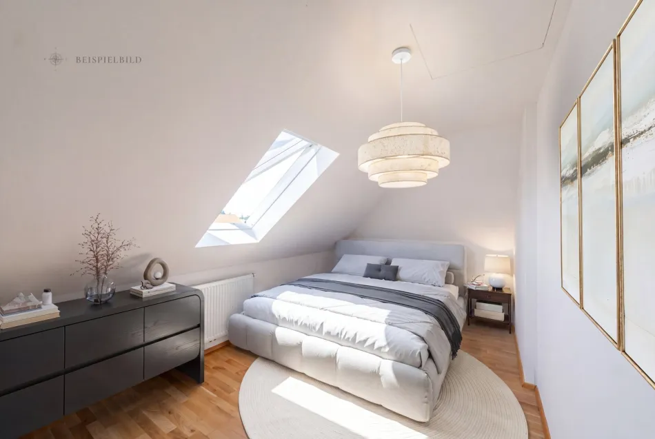 Sanierte 3-Zimmer-DG-Wohnung mit 158 m² Eigengarten – Liebenau - Bild