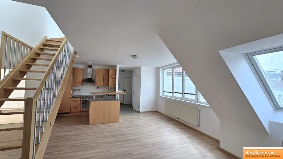 Wohnesszimmer mit Einbauküche
