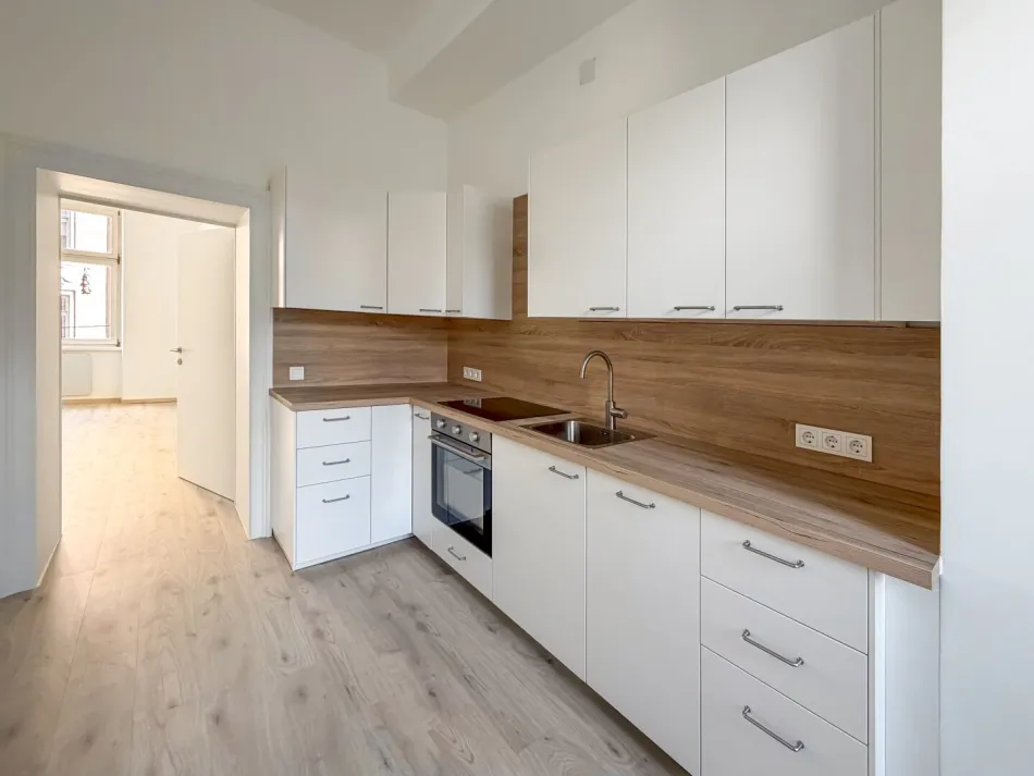 Erstbezug nach umfassender Sanierung: 3-Zimmer Wohnung im gepflegten Altbau NÄHE SCHÖNBRUNN. - Titelbild