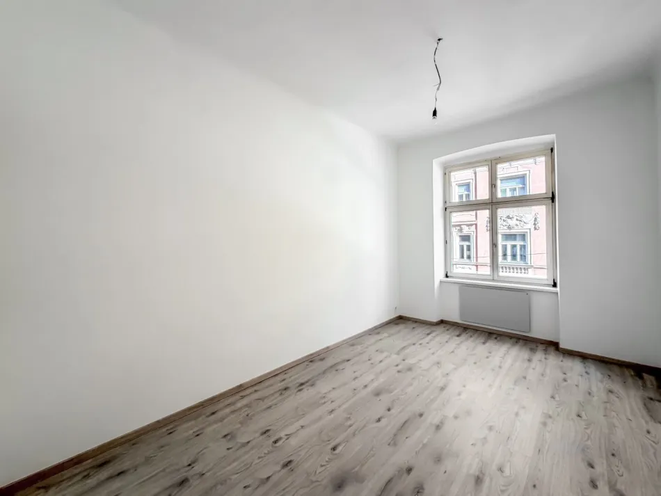 Erstbezug nach umfassender Sanierung: 3-Zimmer Wohnung im gepflegten Altbau NÄHE SCHÖNBRUNN. - Bild