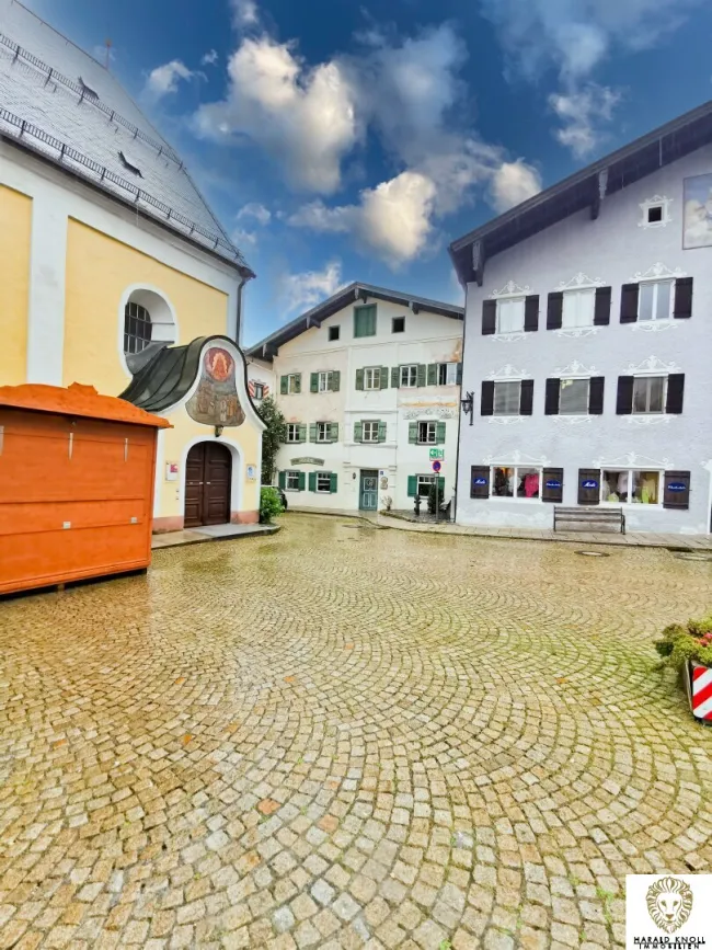 NEU! Reduzierter Preis! Historisches Haus mit zusätzlichen Geschäfts- Büroflächen aus dem Jahre 1577 am Marktplatz - Bild