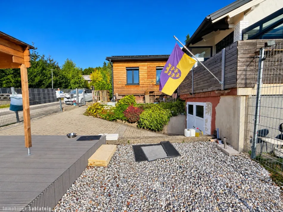 MODERNISIERT! WINTERGARTEN! POOL! Charmantes Einfamilienhaus in Wiesmath mit Photovoltaikanlage und gemütlichem Garten – ideal zum Wohlfühlen! - Bild