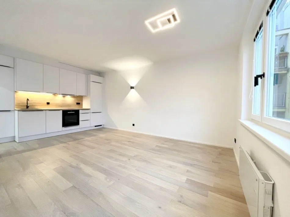 STYLISCHE WOHNUNG mit TISCHLERKÜCHE + WASCHMASCHINE - NAHE SCHLOSSQUADRAT - [NEUWERTIG] - Titelbild