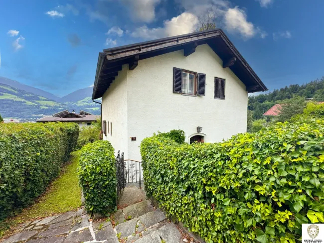 Charmantes Einfamilienhaus mit großem Grundstück und Entwicklungspotenzial in Fritzens - Titelbild