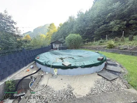Pool teilw. eingegraben