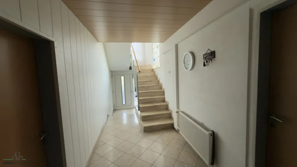 Ansicht von Straßenseite