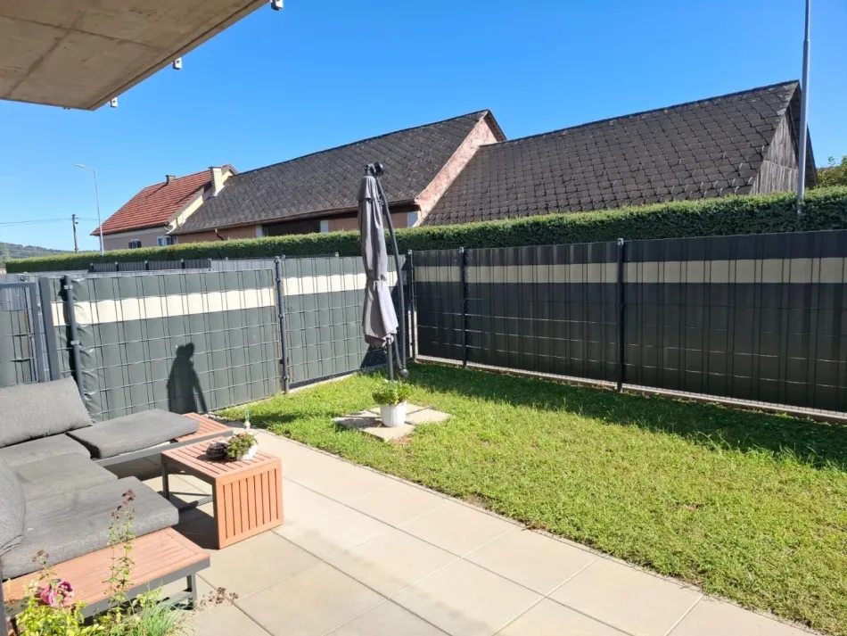 Neuwertige Erdgeschosswohnung mit Eigengarten und 2 Tiefgaragenparkplätzen in Kalsdorf - Bild