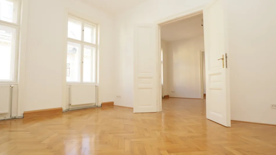 KLASSISCHER ALTBAU mit BALKON! - Bild