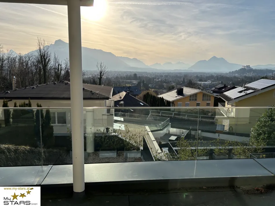 neuer KP: Exklusives Wohnen in Salzburg - Erstbezug-Villa in Aigen mit unverbaubarem Blick über die Stadt bis zur Festung Hohensalzburg - Titelbild