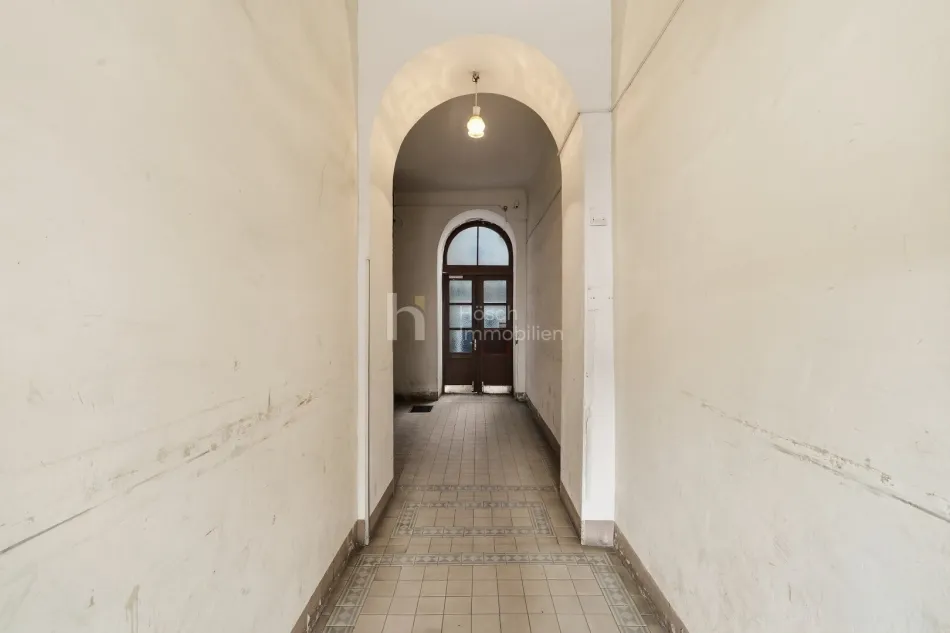 Drei Wohnräume im zweiten Obergeschoss | Altbau mit separater Küche - Bild