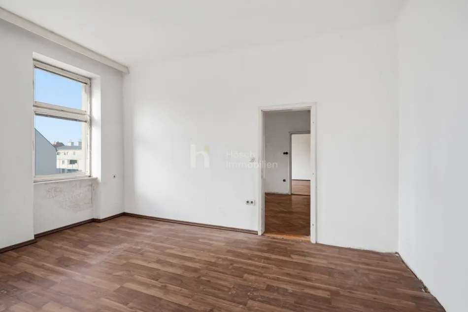 Großzügiger Altbau mit drei Zimmern | Separate Küche und zwei Nebenräume - Bild