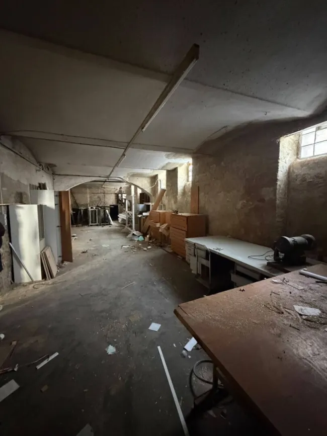 Souterrain mit ca. 270 m² und eigenem Straßenzugang – Lager, Werkstatt oder Atelier in Favoriten - Titelbild