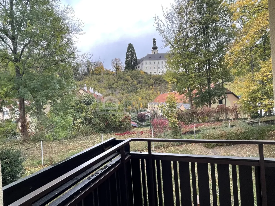 Schlossblick von der Loggia * 2-Zimmer Eigentumswohnung in Gloggnitz - Titelbild
