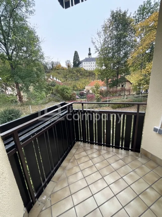 Schlossblick von der Loggia * 2-Zimmer Eigentumswohnung in Gloggnitz - Bild