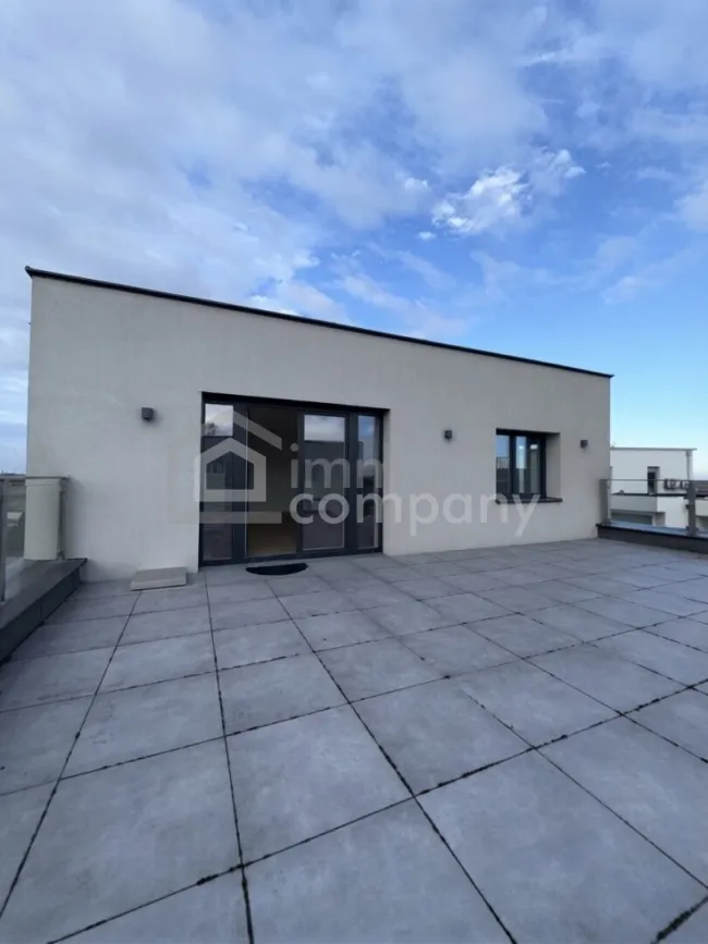 Seltene Gelegenheit, Neuwertige Wohnung in Parndorf mit Terrasse und 2 Stellplätzen an privatem Badesee - Titelbild