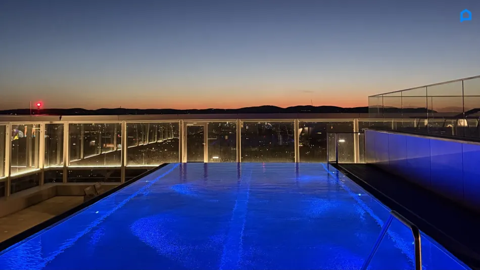 Hoch-Modernes 2-Zimmer-Highlight in 1030 Wien, Triiiple Tower, 26. Etage mit Balkon & Garage optional ! Pool, Concierge - Bild