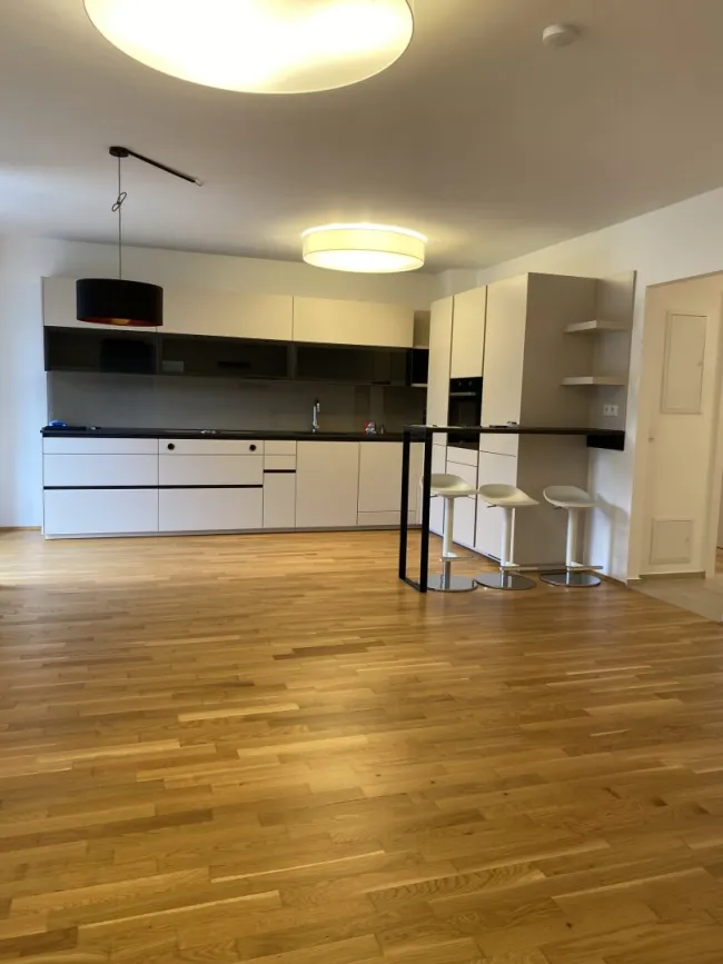 Stilvolle Gartenwohnung in Graz mit Terrasse, 2 TG-Stellplätzen und Fußbodenheizung - Bild